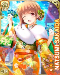 Rule 34 | 1girl, ;d, bow, breasts, brown hair, card (medium), day, fur trim, girlfriend (kari), green bow, hair bow, holding, japanese clothes, kimono, large breasts, long hair, official art, one eye closed, open mouth, orange kimono, outdoors, qp:flapper, red eyes, sakaida natsumi, smile, solo, standing, tagme, wink