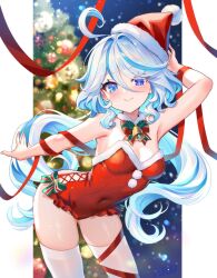 1girl absurdres ahoge alternate_costume arm_up blue_eyes blue_hair blue_pupils blush bow bowtie breasts christmas cleavage closed_mouth commentary_request covered_navel drop-shaped_pupils fingernails fur-trimmed_headwear fur-trimmed_leotard fur_trim furina_(genshin_impact) genshin_impact green_bow green_bowtie hair_between_eyes hat heterochromia highres lalazyt leaning_forward leotard light_blue_hair long_hair looking_at_viewer medium_breasts multicolored_hair pom_pom_(clothes) red_bow red_bowtie red_hat red_leotard red_ribbon ribbon santa_costume santa_hat smile solo strapless strapless_leotard streaked_hair striped_bow striped_bowtie striped_clothes symbol-shaped_pupils thighhighs very_long_hair white_hair white_thighhighs