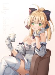 Rule 34 | 1girl, artoria pendragon (all), artoria pendragon (fate), black bow, blonde hair, blush, bow, breasts, character name, cleavage, cup, fate/grand order, fate (series), gloves, green eyes, hair bow, hand on own cheek, hand on own face, highres, holding, holding cup, crossed legs, light smile, looking at viewer, medium breasts, piyo (pixiv 2308057), saber lily, sitting, solo, teacup, thighhighs, white gloves