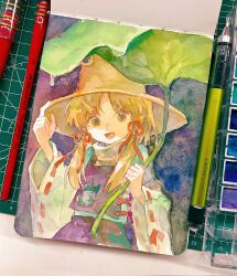 1girl :d art_tools_in_frame blonde_hair brown_hat commentary hair_ribbon hand_on_headwear hat highres holding holding_leaf leaf long_sleeves looking_at_viewer medium_hair miko_(15476997) moriya_suwako open_mouth parted_bangs purple_skirt purple_vest red_ribbon ribbon shirt sidelocks skirt smile solo symbol-only_commentary touhou traditional_media turtleneck turtleneck_shirt vest white_shirt wide_sleeves yellow_eyes