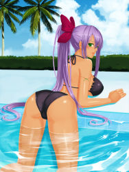 Rule 34 | 1girl, ass, bikini, black bikini, border break, borrowed character, bow, breasts, cloud, commentary request, damegane, dark skin, dark-skinned female, day, green eyes, hair bow, highres, kong (kumabukuro), large breasts, lips, looking at viewer, looking back, palm tree, parted lips, personification, ponytail, pool, solo, swimsuit, tree, water