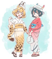 Rule 34 | 10s, 2girls, :d, adapted costume, alternate costume, animal ears, bag, blonde hair, bow, commentary request, feathers, full body, geta, green eyes, green hair, hat feather, japanese clothes, kaban (kemono friends), kemono friends, kimono, looking at viewer, mitsumoto jouji, multiple girls, obi, open mouth, paw pose, print kimono, pun, sash, serval (kemono friends), serval print, serval tail, short hair, smile, tail, yellow eyes, yukata