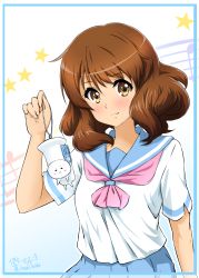Rule 34 | 1girl, beamed sixteenth notes, blue background, blue sailor collar, blue skirt, brown eyes, brown hair, commentary request, cowboy shot, dated, diesel-turbo, gradient background, hibike! euphonium, highres, kitauji high school uniform, looking at viewer, musical note, neckerchief, oumae kumiko, pink neckerchief, sailor collar, school uniform, serafuku, short hair, signature, skirt, solo, staff (music), star (symbol), tuba-kun, white background