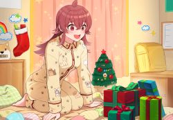 Rule 34 | 1girl, alarm clock, arm support, backpack, bag, bed, christmas, christmas stocking, christmas tree, clock, collared shirt, commentary, curtains, gift, idolmaster, idolmaster shiny colors, indoors, kamille (vcx68), kneeling, komiya kaho, leaning forward, long hair, on bed, open mouth, pajamas, pants, pillow, print pants, print shirt, randoseru, red eyes, red hair, shirt, sleepwear, smile, solo, star (symbol), yellow pants, yellow shirt
