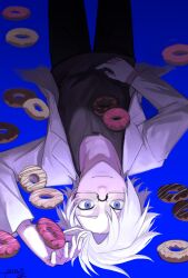 Rule 34 | 1boy, black pants, blue background, blue eyes, chinese commentary, closed mouth, commentary request, dbhid, doughnut, food, grey shirt, highres, kanou aogu, lab coat, lying, male focus, on back, pants, saibou shinkyoku, shirt, short hair, simple background, smile, solo, white hair