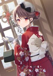 Rule 34 | 1girl, bag, black bow, blush, bow, brown hair, closed mouth, commentary request, dated, day, floral print, from behind, gloves, grey gloves, grey hat, hair bun, hands up, hat, hat bow, highres, holding, holding bag, houndstooth, japanese clothes, kimono, looking at viewer, looking back, myusha, obi, original, print kimono, red eyes, red kimono, sash, signature, smile, solo, swept bangs, tilted headwear