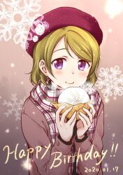Rule 34 | 1girl, ayami chiha, baozi, beret, black shirt, blush, brown hair, brown jacket, checkered clothes, checkered scarf, dated, food, hands up, happy birthday, hat, jacket, koizumi hanayo, long sleeves, looking at viewer, love live!, love live! school idol project, napkin, purple eyes, scarf, shirt, short hair, smile, snow, snowflake background, solo, upper body, wide sleeves, winter clothes