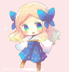 Rule 34 | 1girl, :d, asakaze (kancolle), blonde hair, blue bow, blue eyes, blue hakama, blush, boots, bow, brown background, brown footwear, butterfly hair ornament, chibi, commentary request, full body, green eyes, hair ornament, hakama, hakama skirt, head tilt, japanese clothes, kantai collection, kimono, kou hiyoyo, long hair, long sleeves, multicolored eyes, open mouth, parted bangs, short kimono, skirt, smile, solo, sparkle, standing, twitter username, white kimono, wide sleeves