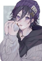 Rule 34 | 10 io, 1boy, baozi, beanie, black hair, black hoodie, black nails, blush, border, earrings, food, grey sweater, hair between eyes, hairpin, hat, highres, holding, holding food, holostars, hood, hood down, hoodie, imminent bite, jewelry, kanade izuru, looking at viewer, male focus, multiple hairpins, nail polish, necklace, open mouth, purple hat, ribbed sweater, short hair, solo, steam, sweater, upper body, white border, yellow background