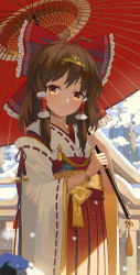 Rule 34 | 1girl, adapted costume, ahoge, architecture, bangle, bell, blurry, blush, bow, bracelet, brown eyes, brown hair, closed mouth, cowboy shot, day, depth of field, east asian architecture, eyelashes, flat chest, floral print, frilled bow, frills, fringe trim, gold, hair bow, hair ornament, hair tubes, hakama, hakama skirt, hakurei reimu, head tilt, highres, holding, holding umbrella, japanese clothes, jewelry, jingle bell, long sleeves, looking at viewer, oil-paper umbrella, outdoors, over shoulder, red bow, red hakama, red ribbon, red umbrella, ribbon, ribbon-trimmed sleeves, ribbon trim, rock, rope, shade, sidelocks, skirt, smile, snow, snowing, solo, standing, tassel, touhou, tree, umbrella, wide sleeves, winter, yellow bow, yunsang