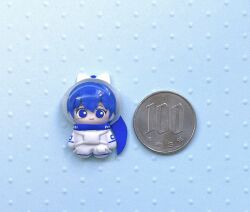 Rule 34 | 1girl, astronaut, blue background, blue eyes, blue hair, bow, chibi, clay (medium), closed mouth, coin, commentary, fishbowl helmet, hair bow, hair through headwear, helmet, high ponytail, highres, long hair, looking at viewer, over! (vocaloid), photo (medium), size comparison, smile, solo, space helmet, tox (toxdetox), traditional media, unconventional media, very long hair, vocaloid, white bow, yen