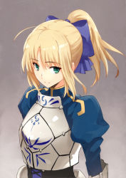 Rule 34 | 1girl, ahoge, alternate hairstyle, armor, armored dress, artoria pendragon (all), artoria pendragon (fate), blonde hair, bow, breastplate, brown background, fate/stay night, fate (series), gabiran, gradient background, green eyes, hair bow, ponytail, saber (fate), short hair, solo