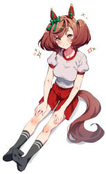 Rule 34 | 1girl, animal ears, black socks, blush, bow, brown eyes, brown hair, ear bow, ear covers, green bow, gym shirt, highres, horse ears, horse girl, horse tail, kunikune, looking at viewer, medium hair, multicolored hair, nice nature (umamusume), no shoes, red shorts, shirt, shorts, simple background, sitting, smile, socks, solo, sparkle, streaked hair, tail, twintails, umamusume, white background, white shirt, yellow eyes