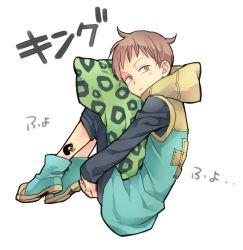 Rule 34 | 10s, 1boy, ayao77, boots, brown eyes, brown hair, child, floating, full body, hood, hoodie, hugging object, king (nanatsu no taizai), looking at viewer, male focus, nanatsu no taizai, pillow, pillow hug, serious, shirt, short hair, simple background, solo, tattoo, translation request, white background