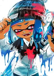 Rule 34 | 1girl, black hat, close-up, fang, hand on headwear, hat, holding, holding water gun, ink, ink tank (splatoon), inkling, inkling girl, inkling player character, long sleeves, looking to the side, nintendo, open mouth, shirt, short hair, simple background, smile, solo, splatoon (series), tona bnkz, upper body, water gun, white background, white shirt