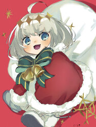 Rule 34 | 1boy, aged down, ahoge, bell, blue eyes, blush, bow, cape, christmas, diamond hairband, eiki (eikityou 55), fate/grand order, fate (series), fur-trimmed cape, fur trim, green bow, grey hair, holding, holding sack, male focus, oberon (fate), open mouth, red background, red cape, sack, signature, simple background, snowflakes, solo, sparkle, striped, striped bow