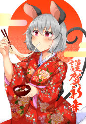 Rule 34 | 1girl, alternate costume, animal ears, blush, bowl, chopsticks, circle, commentary request, daichi (tokoya), floral print, food, grey hair, hair between eyes, hand up, highres, holding, holding bowl, holding chopsticks, japanese clothes, jewelry, kimono, long sleeves, mochi, mouse ears, mouse tail, nazrin, pendant, pink eyes, red kimono, short hair, simple background, sitting, socks, solo, sweat, tail, touhou, translation request, upper body, white background, white socks, wide sleeves