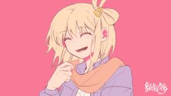 Rule 34 | 1girl, blonde hair, chinese commentary, closed eyes, commentary request, hair ornament, hairclip, hand up, highres, jacket, laughing, long sleeves, lycoris recoil, medium hair, nishikigi chisato, one side up, parted lips, pink background, pink scarf, purple jacket, scarf, simple background, smile, solo, upper body, yanlingjinshilihuahua