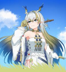 Rule 34 | 1girl, absurdres, arknights, bare shoulders, blonde hair, blue sky, cloud, dragon girl, dragon horns, earrings, green eyes, grey hair, highres, horns, jacket, jewelry, k@bu, long hair, long sleeves, multicolored hair, open clothes, open jacket, outdoors, pointy ears, shirt, shu (arknights), sky, solo, strapless, strapless shirt, tassel, tassel earrings, tube top, white jacket, white tube top, yellow horns