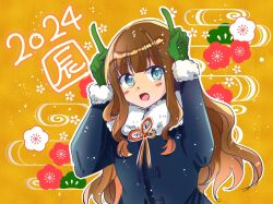 Rule 34 | 1girl, 2024, :d, arms up, assault lily, blue eyes, blue jacket, blunt bangs, blush, brown hair, chinese zodiac, commentary, floral background, fur-trimmed jacket, fur-trimmed sleeves, fur trim, gloves, gradient background, green gloves, horns pose, jacket, kaede johan nouvel, long hair, long sleeves, looking at viewer, open mouth, orange background, shindo, sidelocks, smile, solo, translated, upper body, wavy hair, year of the dragon