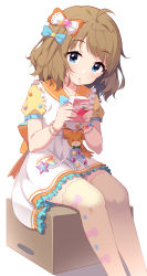 Rule 34 | 1girl, ahoge, bendy straw, blue bow, blue eyes, blush, bow, box, bracelet, brown hair, brown thighhighs, cardboard box, closed mouth, collarbone, commentary request, dress, drinking, drinking straw, feet out of frame, frilled dress, frills, hair bow, hair ornament, highres, holding, idolmaster, idolmaster million live!, jewelry, kagami (galgamesion), looking at viewer, on box, orange bow, orange sailor collar, puffy short sleeves, puffy sleeves, sailor collar, sailor dress, short sleeves, sitting, solo, star (symbol), star hair ornament, suou momoko, thighhighs, white dress