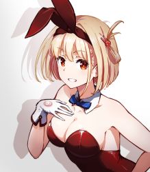 Rule 34 | 1girl, alternate costume, animal ears, bare shoulders, blonde hair, blue bow, blue bowtie, bow, bowtie, breasts, cleavage, collarbone, detached collar, fake animal ears, gloves, gradient background, grey background, hair ornament, highres, hyoe (hachiechi), leotard, looking at viewer, lycoris recoil, medium breasts, nishikigi chisato, playboy bunny, rabbit ears, red leotard, short hair, solo, upper body, white gloves