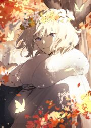 Rule 34 | 1boy, autumn, autumn leaves, blue eyes, bug, butterfly, cape, cloak, falling leaves, fate/grand order, fate (series), flower, flower wreath, fur-trimmed cape, fur-trimmed cloak, fur trim, glowing butterfly, head wreath, highres, insect, leaf, looking at viewer, male focus, maple leaf, medium hair, ninjin (ne f g o), oberon (fate), outdoors, smile, solo, tree, white cloak, white hair