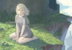 Rule 34 | 1girl, arms between legs, between legs, blonde hair, cliff, commentary, day, expressionless, fantasy, grass, grey shirt, hand between legs, highres, looking at viewer, moss, original, outdoors, plant, rock, ruins, shirt, short hair, short sleeves, sitting, solo, sunlight, turquoise iro, wariza, yellow eyes