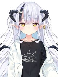 Rule 34 | 1girl, black hair, black shirt, blush, closed mouth, collarbone, demon girl, demon horns, demon wings, earrings, elf, fish hair ornament, fushimi sameta, hair ornament, hairclip, hoop earrings, horns, jacket, jewelry, long hair, long sleeves, looking at viewer, multicolored hair, open clothes, open jacket, pointy ears, shark, shirt, silver hair, simple background, single earring, upper body, virtual youtuber, white background, white jacket, wings, yellow eyes
