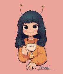 Rule 34 | 1girl, antennae, black eyes, black hair, blush, cropped torso, cup, highres, holding, holding cup, jewelry, light bulb, long hair, long sleeves, looking at viewer, more e 4km, necklace, original, pink background, simple background, smile, solo, sweater, swept bangs, upper body, yellow sweater