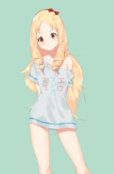 Rule 34 | 1girl, adrenaline!!!, arms behind back, blonde hair, blue background, blush, bow, brown eyes, collarbone, contrapposto, cosplay, eromanga sensei, grey shirt, hair bow, hairband, head tilt, highres, izumi sagiri, izumi sagiri (cosplay), long hair, naked shirt, off shoulder, red bow, red hairband, shirt, short sleeves, simple background, solo, standing, t-shirt, very long hair, wujia xiaozi, yamada elf