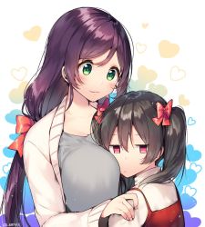 Rule 34 | 10s, 2girls, between breasts, black hair, bow, breast envy, breasts, green eyes, hair bow, head between breasts, height difference, itohana, large breasts, long hair, love live!, low twintails, multiple girls, purple hair, red eyes, tojo nozomi, twintails, yazawa nico