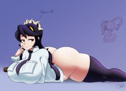 2girls artist_name ass black_hair black_legwear black_neckwear blue_background blush breasts fibilis filia_(skullgirls) huge_ass large_breasts looking_back multiple_girls necktie red_eyes skullgirls smile smug split squigly_(skullgirls) thick_thighs thighhighs thighs