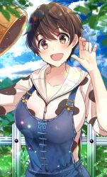 Rule 34 | 1girl, animal print, apron, blue apron, blue sky, blurry, blush, breasts, brown eyes, brown hair, bush, chocho (homelessfox), cleavage, collarbone, cow print, day, depth of field, dot nose, fence, hand up, idolmaster, idolmaster cinderella girls, idolmaster cinderella girls starlight stage, large breasts, lens flare, light particles, long sleeves, looking at viewer, oikawa shizuku, open mouth, outdoors, print shirt, rainbow gradient, shirt, short hair, sky, smile, solo, sparkle, sweat, tree, upper body, wooden fence, zipper, zipper pull tab