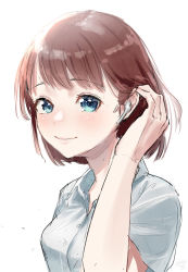 Rule 34 | 1girl, airpods, blush, brown hair, closed mouth, collared shirt, green eyes, tucking hair, hand up, highres, looking at viewer, medium hair, original, shirt, short sleeves, simple background, smile, solo, taiga (ryukyu-6102-8), upper body, white background, white shirt, wing collar, wireless earphones