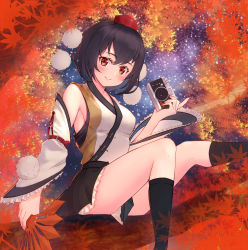 Rule 34 | 1girl, adapted costume, autumn leaves, bare shoulders, black hair, black legwear, black skirt, blush, camera, closed mouth, commentary request, detached sleeves, foot out of frame, hat, highres, holding, holding camera, japanese clothes, kimono, long sleeves, outdoors, pom pom (clothes), red eyes, red hat, shameimaru aya, short hair, sitting, skirt, smile, tokin hat, touhou, ueno tatsuki, white kimono, white sleeves, wide sleeves