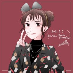 Rule 34 | 1girl, absurdres, black bow, black jacket, black shirt, bow, brown eyes, closed mouth, commentary request, dated, double bun, hair bow, hair bun, happy birthday, highres, inami anju, jacket, jewelry, kashikaze, light blush, looking at viewer, necklace, real life, red background, shirt, signature, sleeves past wrists, solo, tongue, tongue out, translated, upper body, v, voice actor