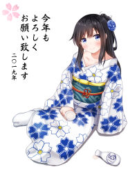 Rule 34 | 1girl, alcohol, alternate hairstyle, asashio (kancolle), black hair, blue eyes, blue flower, blush, closed mouth, collarbone, comiching, floral print, flower, furisode, hair between eyes, hair flower, hair ornament, highres, japanese clothes, kantai collection, kimono, long hair, long sleeves, looking at viewer, simple background, smile, solo, translation request, white background, yukata