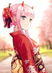 Rule 34 | 1girl, breasts, darling in the franxx, floral print, green eyes, horns, japanese clothes, kangbus, kimono, looking at viewer, medium breasts, new year, oni horns, pink hair, red horns, smile, yukata, zero two (darling in the franxx)
