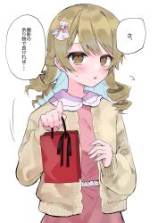 Rule 34 | 1girl, :o, bag, blush, brown cardigan, cardigan, commentary request, dddd akagi, dress, drill hair, gift bag, highres, holding, holding bag, idolmaster, idolmaster cinderella girls, light brown hair, looking at viewer, morikubo nono, pink dress, simple background, solo, speech bubble, sweatdrop, translation request