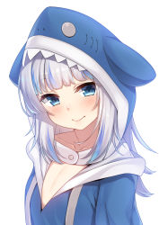 Rule 34 | 1girl, animal hood, blue eyes, blue hair, blunt bangs, blush, collarbone, commentary, female focus, flat chest, gawr gura, gawr gura (1st costume), hololive, hololive english, hood, hood up, looking at viewer, multicolored hair, racer (magnet), shark hood, simple background, smile, solo, streaked hair, two-tone hair, upper body, virtual youtuber, white background, white hair