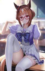 Rule 34 | 1girl, absurdres, animal ears, artist name, blurry, blurry background, bow, breasts, brown hair, chalkboard, commentary request, desk, ear ornament, glasses, grin, hair between eyes, highres, horse ears, horse girl, horse tail, knee up, large breasts, multicolored hair, on desk, pleated skirt, puffy short sleeves, puffy sleeves, purple bow, purple shirt, red-framed eyewear, red eyes, sailor collar, school desk, school uniform, shirt, short hair, short sleeves, sitting, skirt, smile, solo, streaked hair, summer uniform, tail, tracen school uniform, transcend (umamusume), ugohato, umamusume, white background, white hair, white skirt