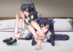 Rule 34 | 2girls, absurdres, barefoot, bed, black hair, blush, feet, highres, licking foot, multiple girls, neptune (series), noire (neptunia), oirin, open mouth, red eyes, toes, tongue, uni (neptunia), yuri