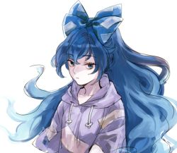 Rule 34 | 1girl, asakura noi, blue bow, blue eyes, blue hair, bow, closed mouth, grey shirt, grey sleeves, hair between eyes, hood, hoodie, long hair, looking at viewer, shirt, short sleeves, simple background, solo, touhou, upper body, white background, yorigami shion