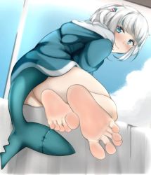 Rule 34 | 1girl, animated, animated gif, barefoot, blue eyes, blush, feet, fins, fish tail, foot focus, gawr gura, hololive, hololive english, long hair, looking at viewer, multicolored hair, shark tail, smile, soles, streaked hair, tail, toes, virtual youtuber, white hair