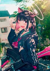 Rule 34 | 1girl, animal ears, black coat, black hair, black shirt, blew andwhite, blue archive, bren lmg, chain-link fence, coat, colored inner hair, commentary request, day, fence, green sailor collar, gun, halo, highres, holding, holding gun, holding weapon, hood, hooded coat, house, kazusa (blue archive), lamppost, light machine gun, looking at viewer, magazine (weapon), multicolored hair, one eye closed, outdoors, pink hair, red eyes, sailor collar, school uniform, serafuku, shirt, short hair, sidelocks, smile, solo, stairs, standing, tree, two-tone hair, waving, weapon, window