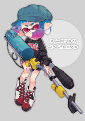 1girl, absurdres, artist name, bangs, bike shorts, black shirt, black shorts, blue hair, blue headwear, blue tongue, blunt bangs, bob cut, cabbie hat, closed mouth, clothes writing, colored tongue, commentary, cross-laced footwear, domino mask, e-liter 4k (splatoon), full body, gradient hair, grey background, hat, high tops, highres, inkling, inkling (language), long sleeves, looking at viewer, mask, mikoshiba m, multicolored hair, nintendo, no socks, print shirt, purple eyes, purple hair, scope, shirt, shoes, short hair, shorts, signature, simple background, smile, solo, splatoon (series), splatoon 2, standing, tentacle hair, white footwear