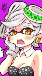 Rule 34 | 1girl, breasts, cleavage, commentary, detached collar, earrings, fang, fangs, gloves, hand on own face, inkling, jewelry, ma2acworks, marie (splatoon), medium breasts, mole, mole under eye, nintendo, open mouth, purple background, short hair, silver hair, simple background, solo, splatoon (series), splatoon 1, squiggle, symbol-shaped pupils, upper body, white gloves, yellow eyes