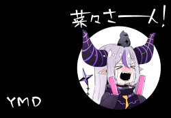 Rule 34 | &gt; &lt;, 1girl, absurdres, black background, blush, braid, braided bangs, closed eyes, crow (la+ darknesss), crying, dungeon meshi, grey hair, highres, holding, hololive, horns, la+ darknesss, light stick, long hair, marcille crying (meme), meme, multicolored hair, nose blush, open mouth, otaku, pointy ears, solo, streaked hair, tears, utsusumi kio, virtual youtuber