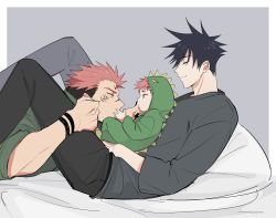 Rule 34 | 3boys, arm tattoo, black hair, black nails, black pants, black shirt, child, extra eyes, closed eyes, facial tattoo, family, father and son, fushiguro megumi, green eyes, highres, if they mated, jujutsu kaisen, looking at another, multiple boys, nail polish, on bed, pants, pink hair, red eyes, ryoumen sukuna (jujutsu kaisen), shirt, short hair, smile, somwang 07, spiked hair, tattoo, undercut, yaoi